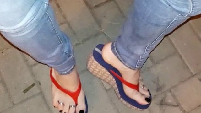 Crossdresser With Very Sexy Feet In Platform Flipflops