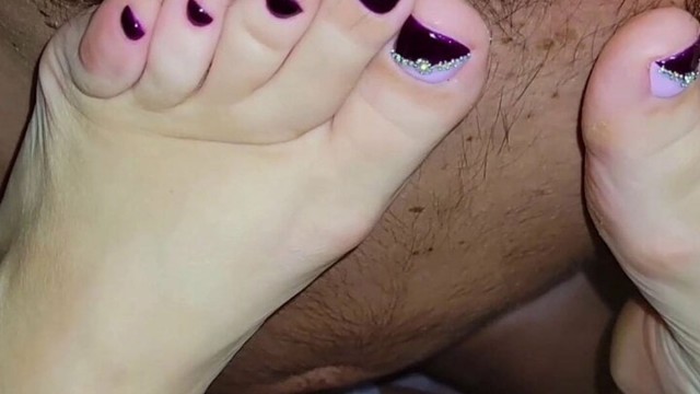 Stepmom's toes want hot cum